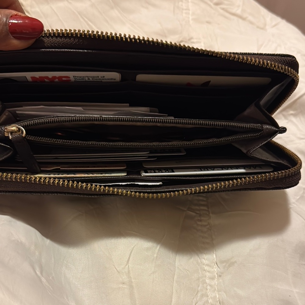 Michael Kors Black Wallet Sophisticated Design - Picture 4 of 4